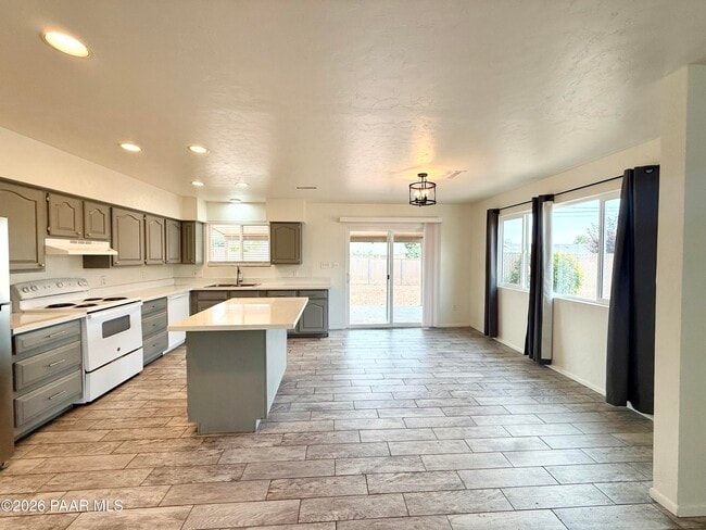 Building Photo - 4558 N Miner Rd
