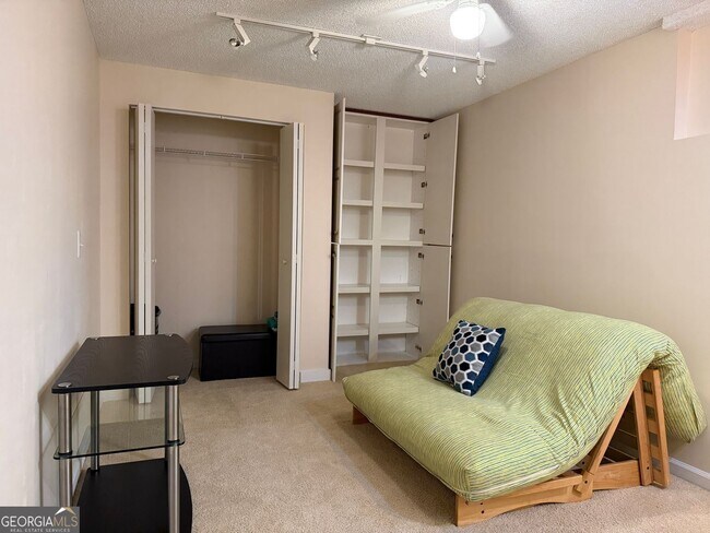 Building Photo - 3550 River Trace Dr