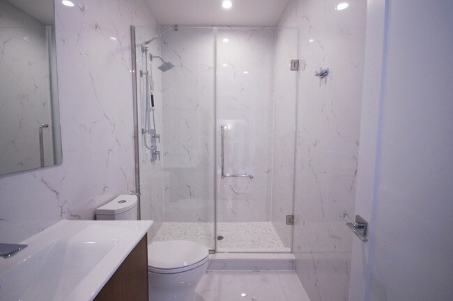 Building Photo - 5 Washington Pl