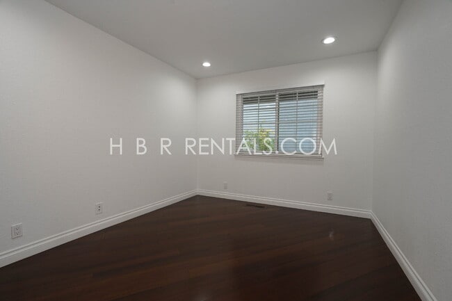 Building Photo - Single Story Charming 3-Bedroom Pleasanton Home Now MOVE IN Ready!