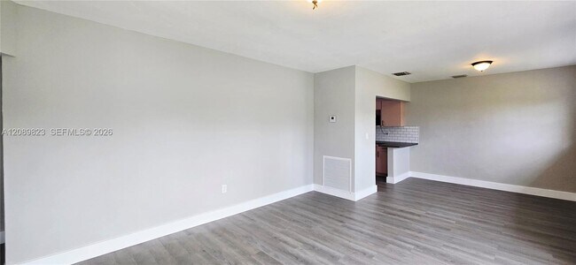 Building Photo - 580 W 34th Pl
