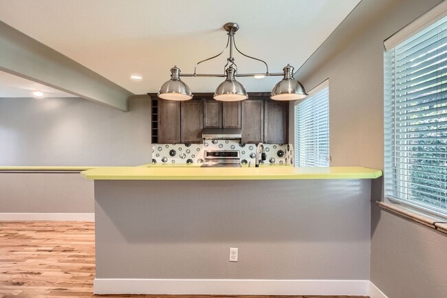 Building Photo - 4 Bed, 2 Bath Duplex – Bright, Stylish, Mo...