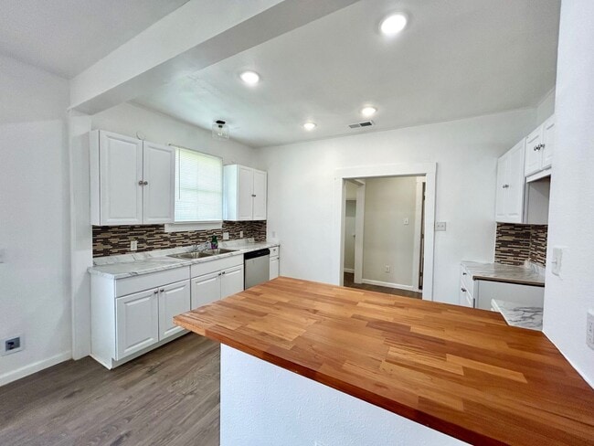Building Photo - 3BED/2BATH Home for lease! Available NOW!