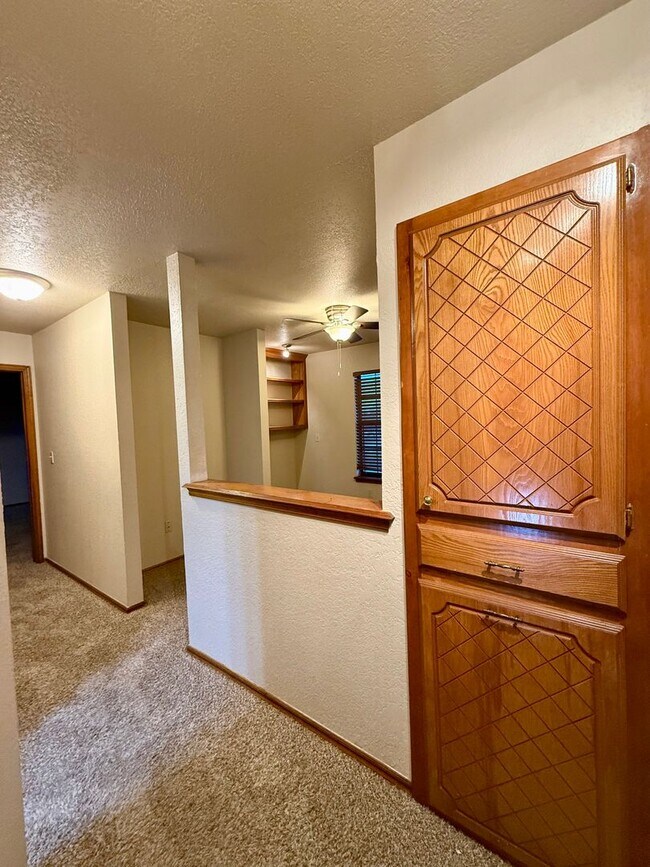 Building Photo - Spacious 3 bed, 2.5 Bath 2-story Home in South Okc