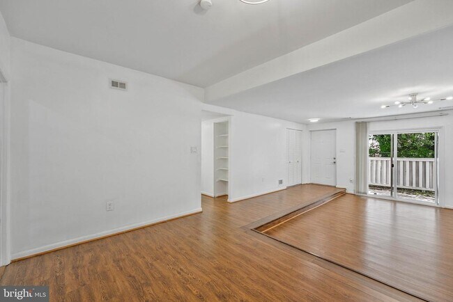Building Photo - 12883 Cara Dr