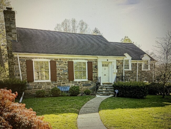 Building Photo - 526 Williams Rd