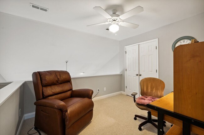 Building Photo - 2 Bed, 2 Bath SW Durham Townhome Near Duke and UNC * Mid or Long Term Rental