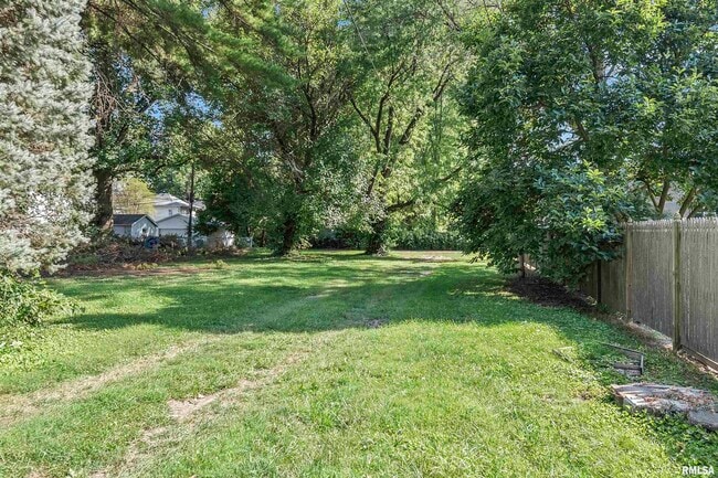 Building Photo - 1214 W Monroe St