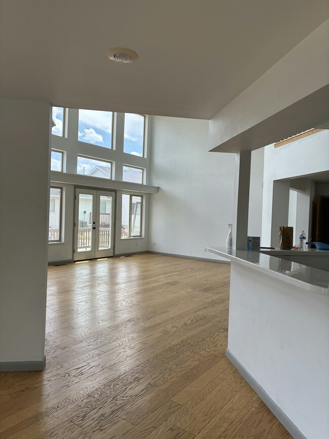 Building Photo - 2092 Colonial Dr