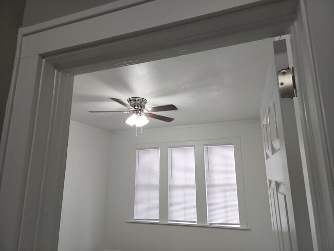Building Photo - Completely Remodeled Cottage style home fo...