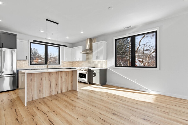 Building Photo - 806 W Alderson St