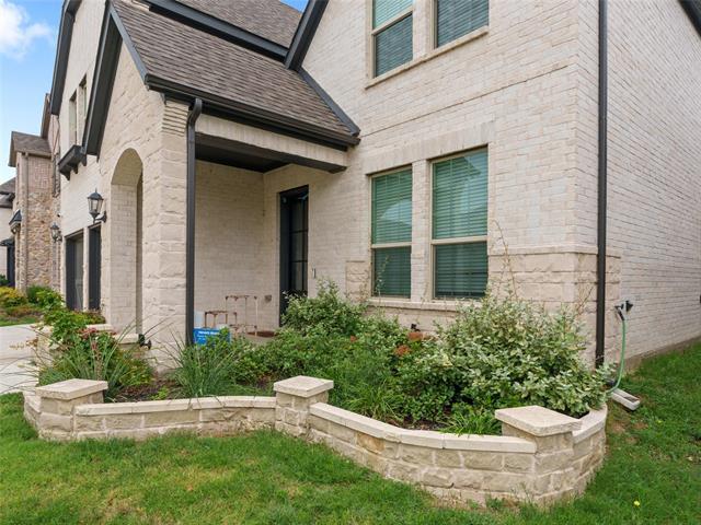 Building Photo - 2333 Willow Garden Dr