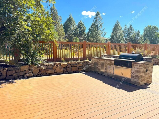 Building Photo - 4 BR Home in SE Bend with Canal Trail Access, Fenced Yard & Greenhouse