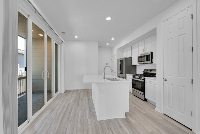 Building Photo - $2,395.00 - 3 Bedrooms, 3 Bathrooms, Single Family Home in Commerce City with Washer and Dryer!