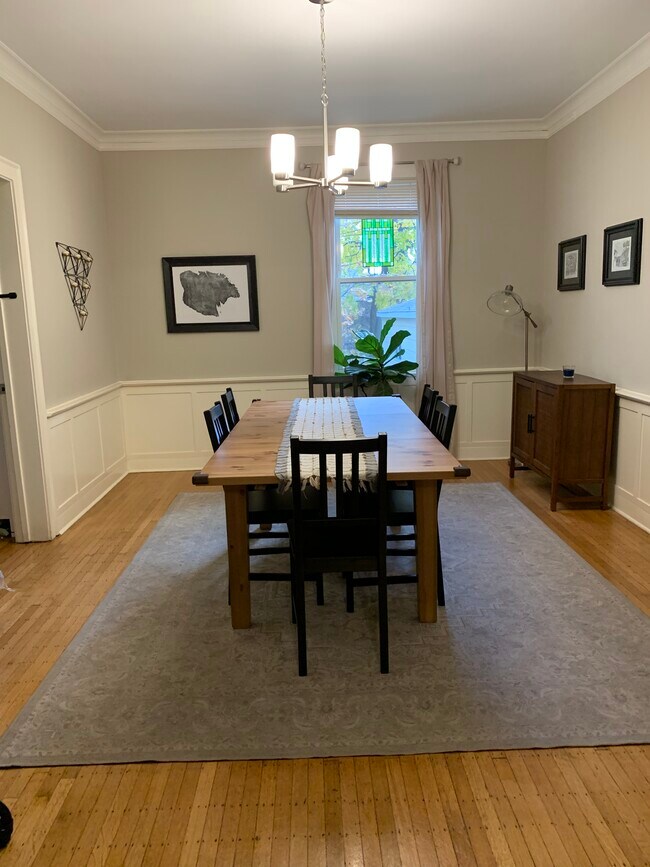 Building Photo - 910 Lake St