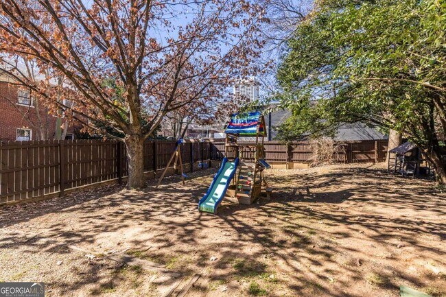 Building Photo - 692 Myrtle St NE