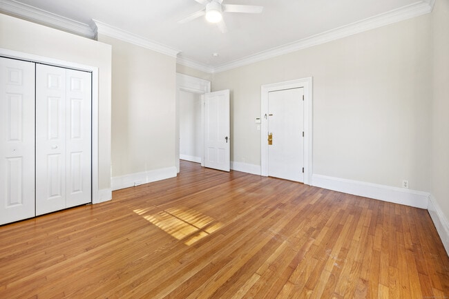 Building Photo - 249 Maple Ave