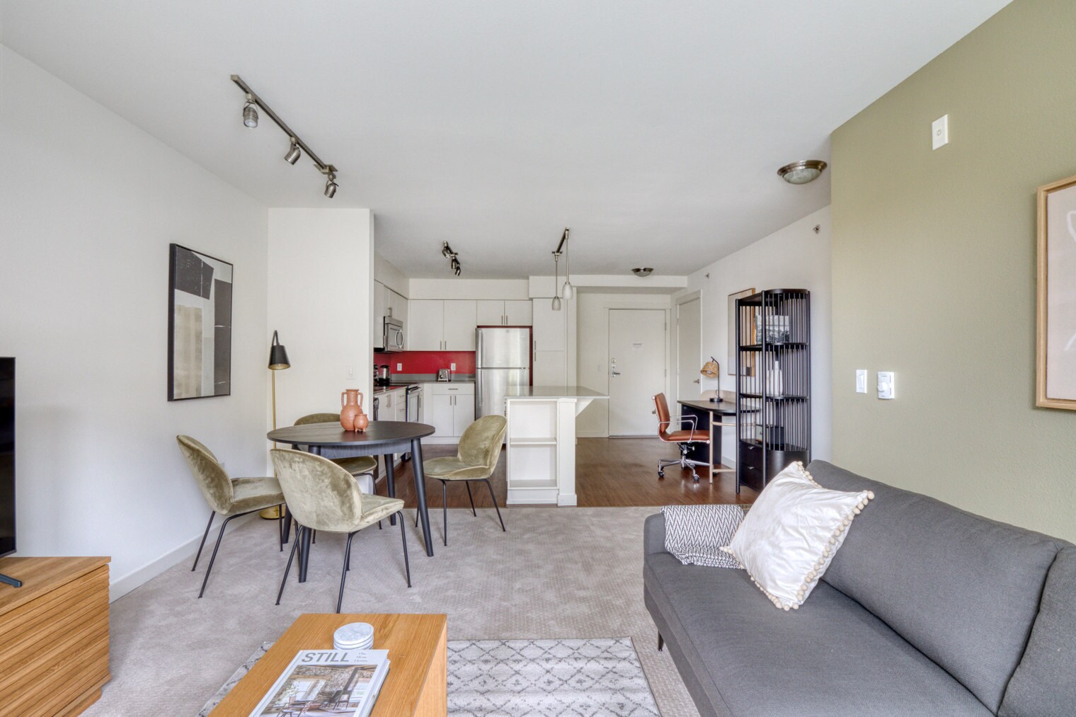 Building Photo - 330 3rd Ave W