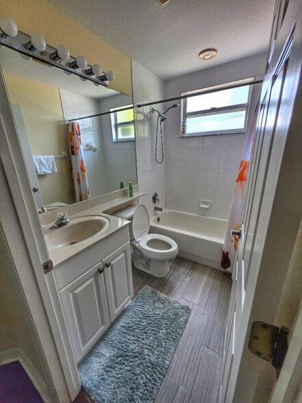 Building Photo - 7661 Sweetbay Cir