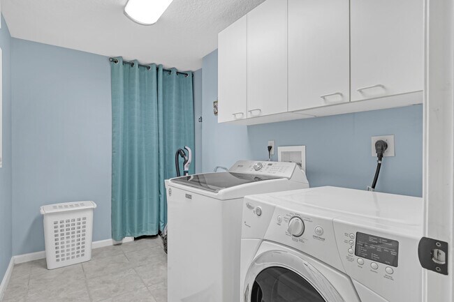 Building Photo - 2063 Reston Cir