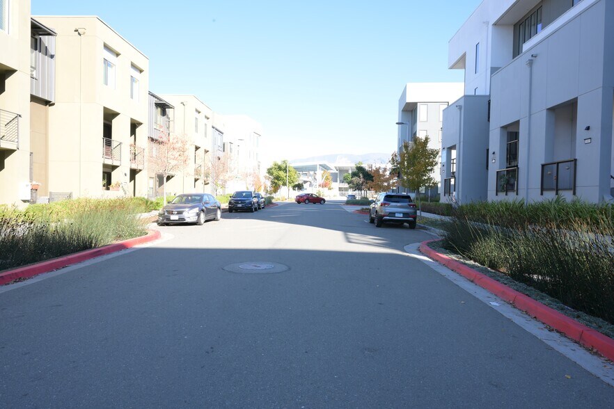 Building Photo - 45139 Challenge Cmn