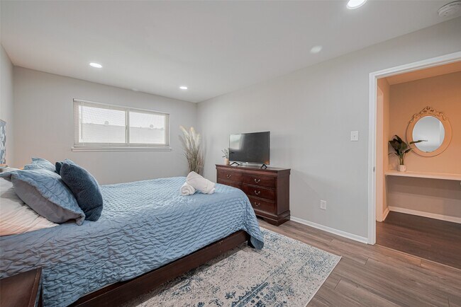 Building Photo - 14688 Perthshire Rd