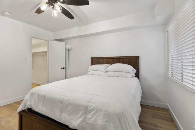 Building Photo - 302 E Monte Vista Rd