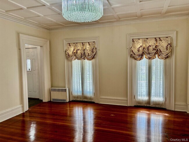 Building Photo - 185 S Country Rd