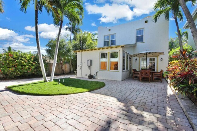 Building Photo - 607 Flamingo Dr