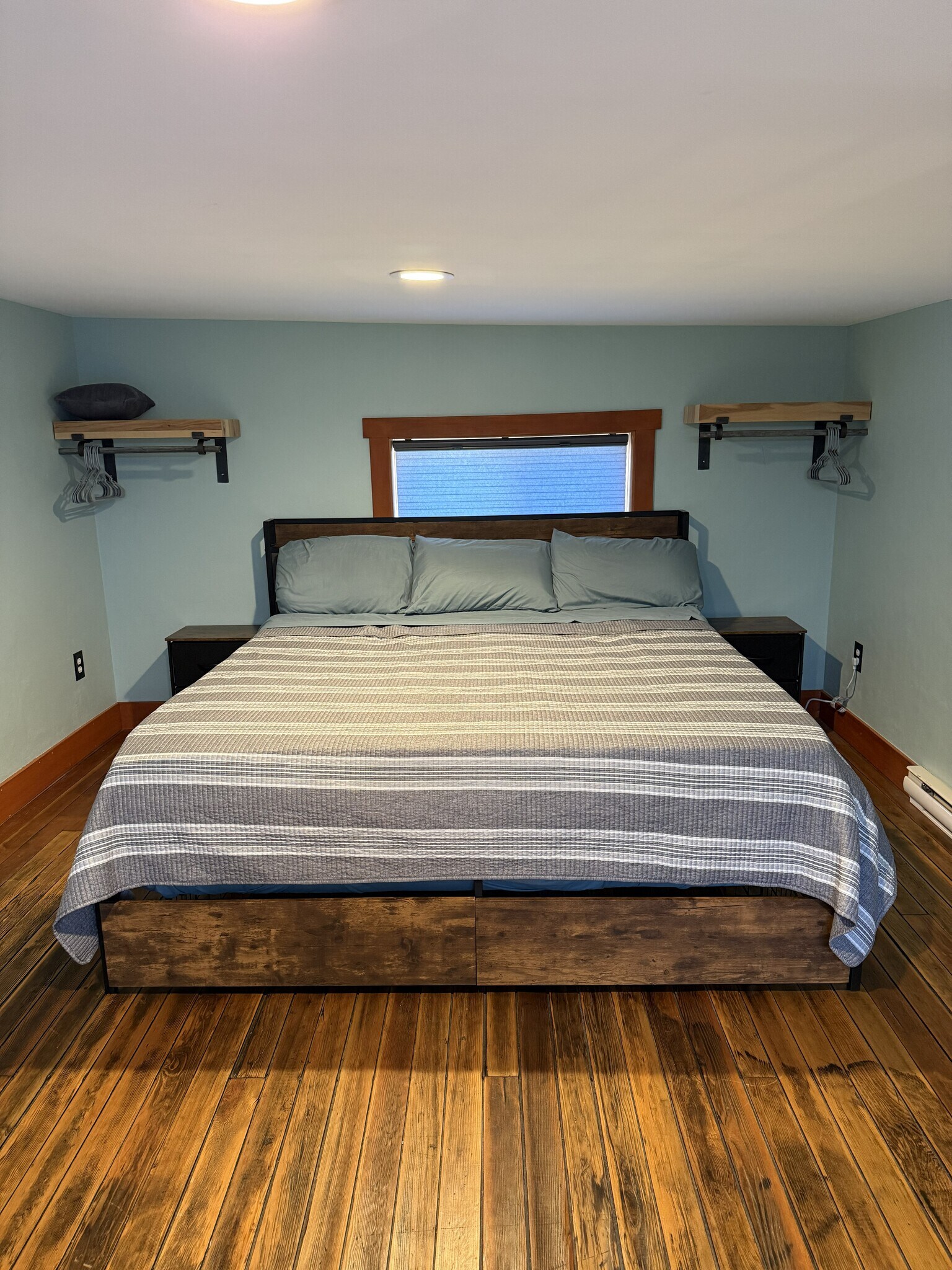 Building Photo - 140 W 1st St