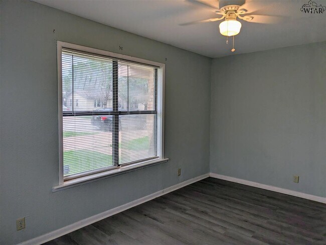 Building Photo - 2805 S Bandera Dr