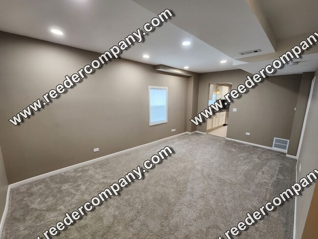 Building Photo - Spacious 2 bedroom 1 bath house near train station for easy commute.