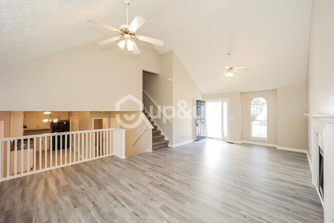 Building Photo - Fantastic 3bd/2.5ba home! Coming soon!