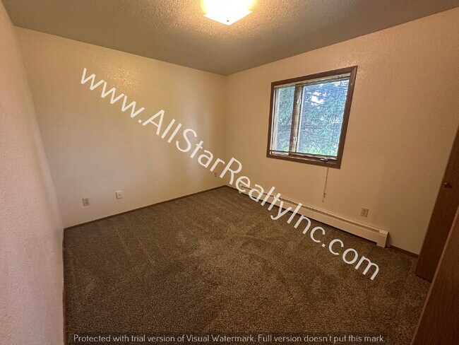 Building Photo - 216 N Flower St