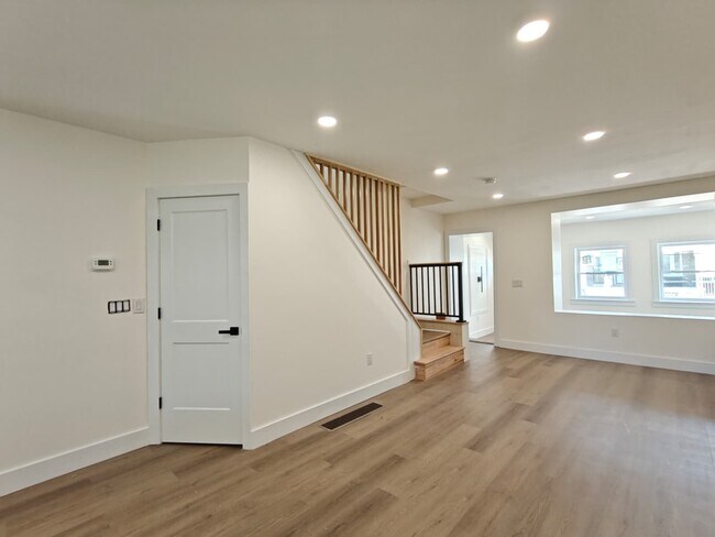 Building Photo - 1716 N Edgewood-