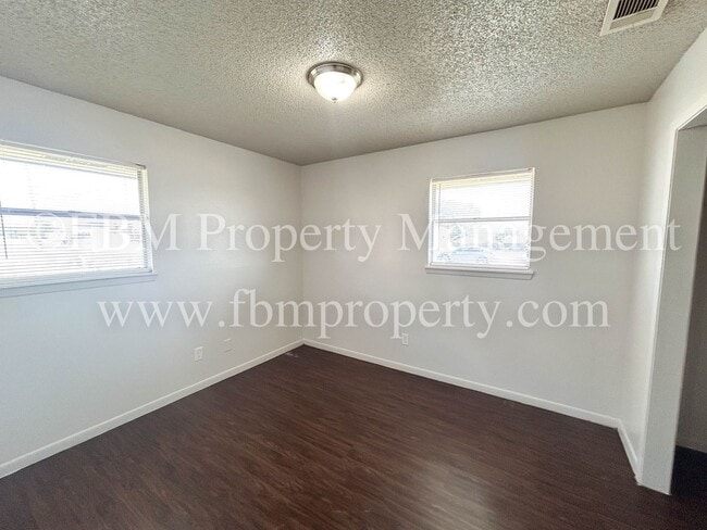 Building Photo - 825 Tehuacana Hwy