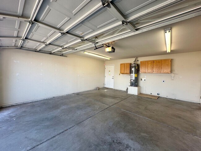 Building Photo - 3905 Raymond Ave