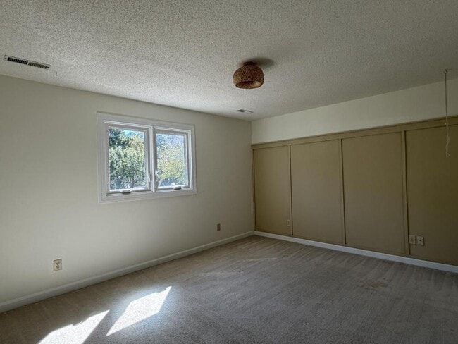 Building Photo - 305 Wimbledon Ct