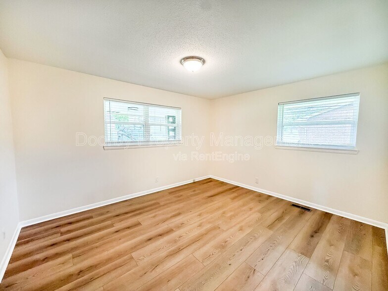 Building Photo - 7490 Austin Dr