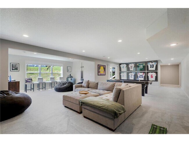 Building Photo - 6332 Apple Ct