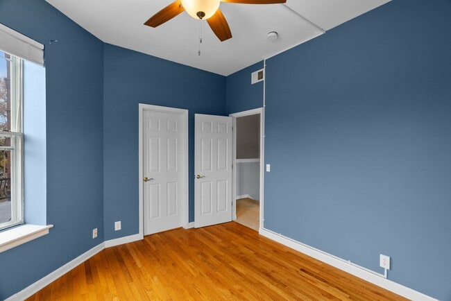 Building Photo - Modern Spacious  2 Bed  and 1.5  Bath Cond...