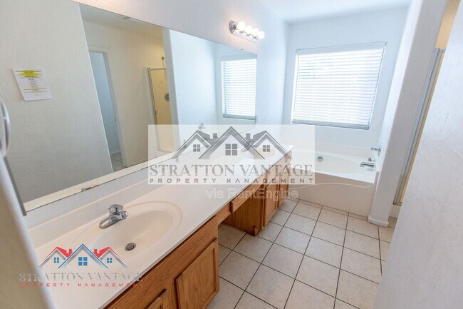 Building Photo - 11754 W Belmont Dr