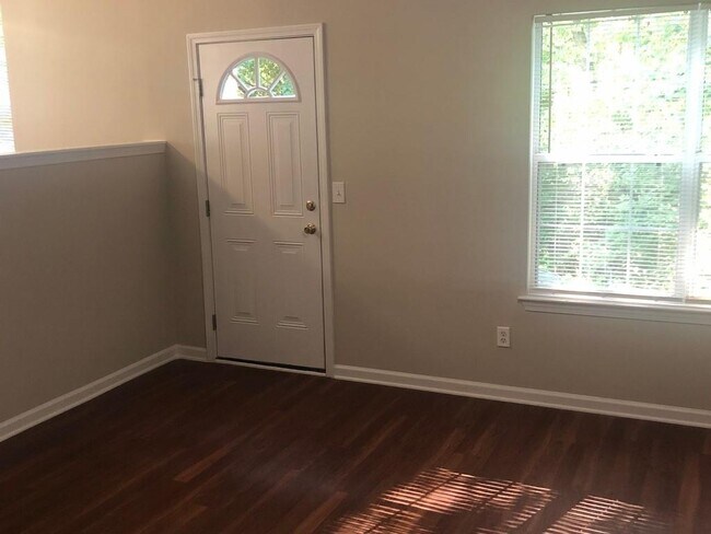 Building Photo - 2107 Creekview Trail