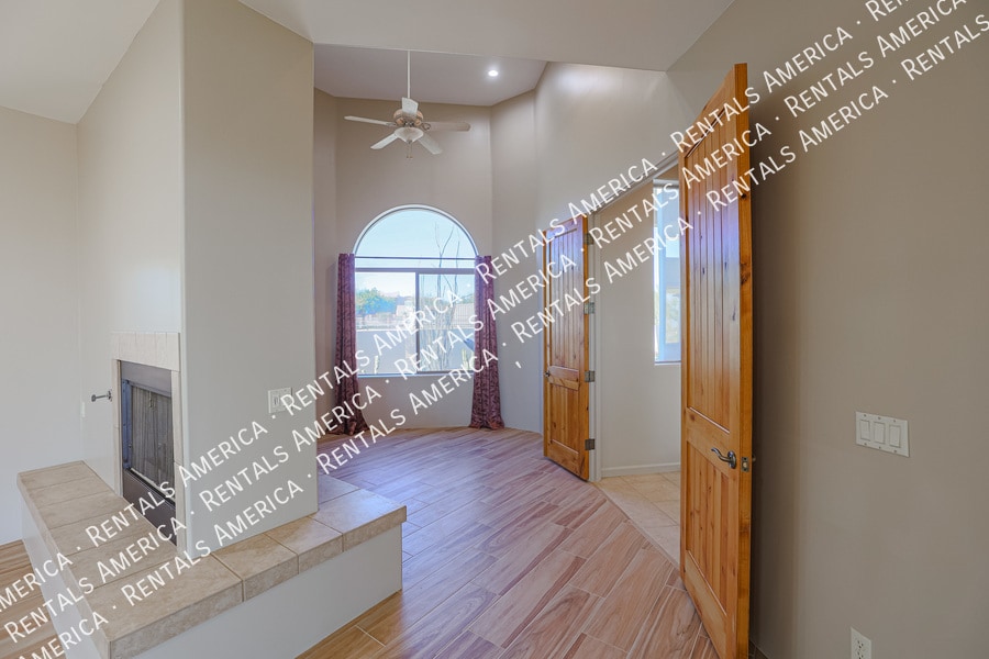 Building Photo - 14731 E Dixileta Dr