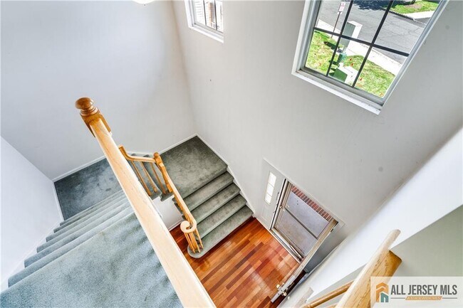 Building Photo - 9 E Burgess Dr
