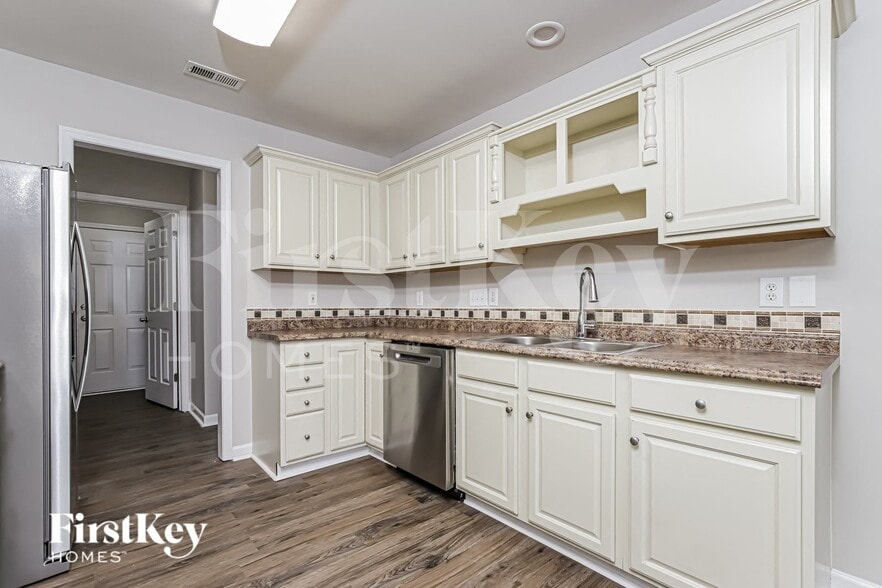 Building Photo - 5902 Black Willow Dr