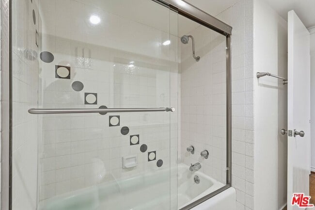 Building Photo - 10535 Wilshire Blvd