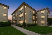 Building Photo - 7709 W Marwood Ave