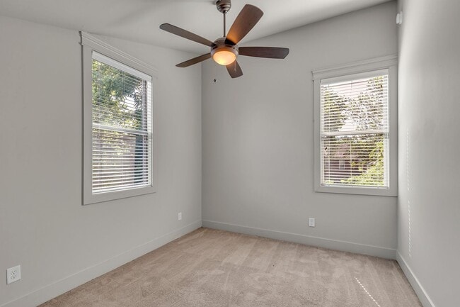 Building Photo - Modern Townhome Living in the Heart of Wed...