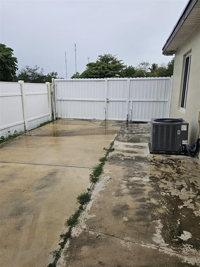 Building Photo - 23 Miami Gardens Rd
